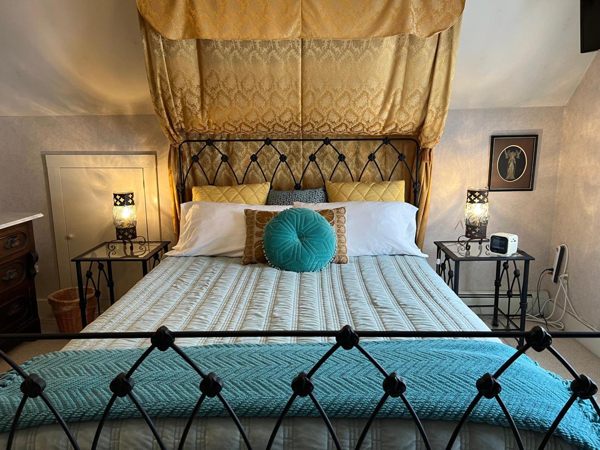 Astor House Bed and breakfast 3*